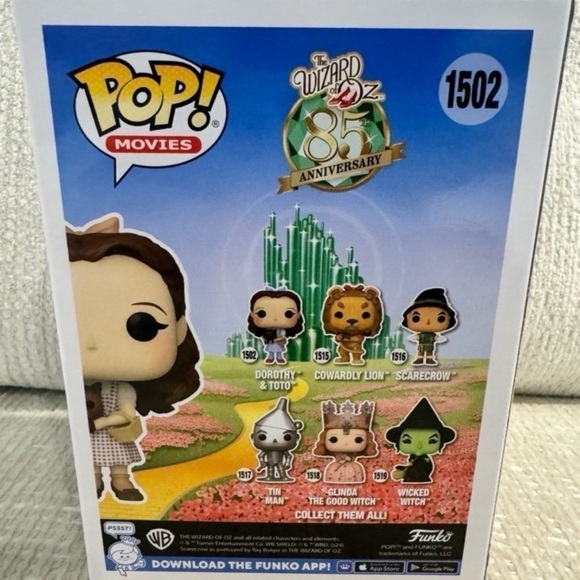 Dorothy & Toto (Sepia) 85th Anniversary Funko Pop - Picture 3 of 3